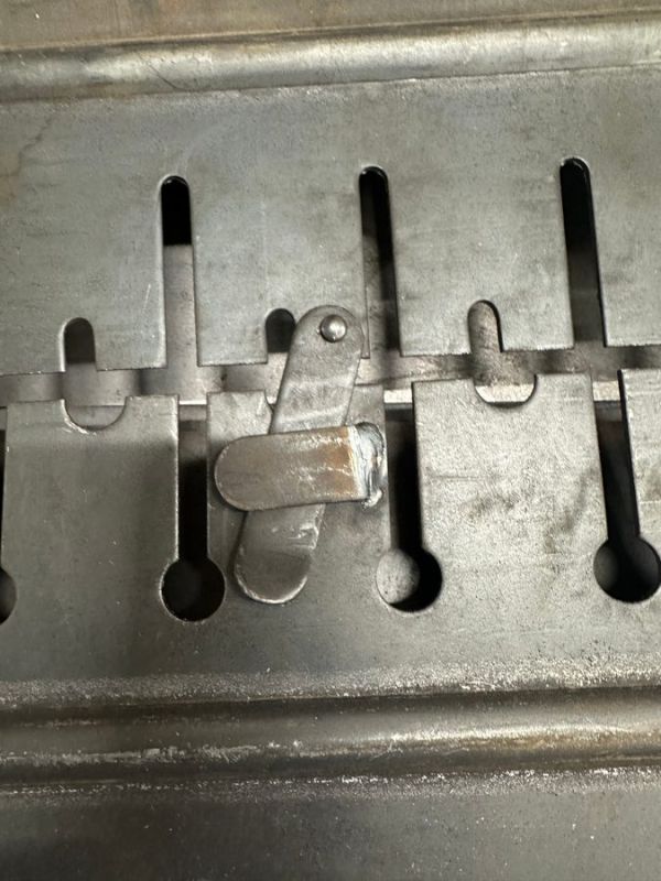 Мангал Валіза - Розкладний - Зі знімними ніжками - Сталь 2 мм - 67x35x16 см - На 12 шампурів