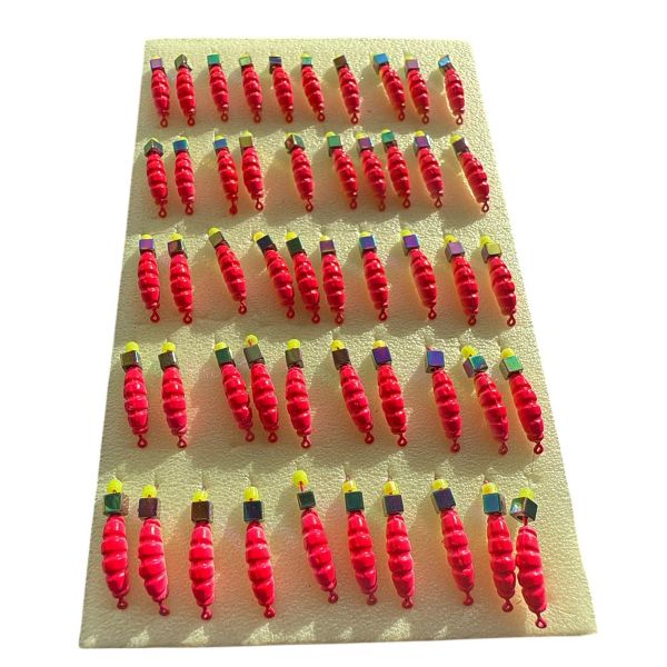 Мормишка Вольфрамова "Латишка" Личинка опариша - З кубиком хамелеон - Ø2,6 мм - 0,6 г - Червоний - Латвія